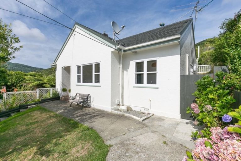 Photo of property in 16 Hathaway Avenue, Karori, Wellington, 6012