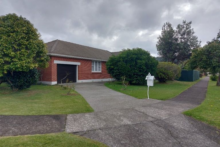 Photo of property in 1 Craig Grove, Elderslea, Upper Hutt, 5018