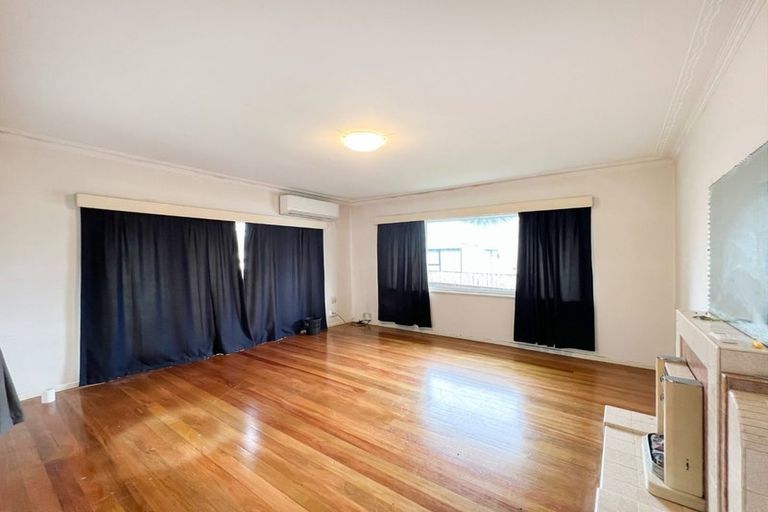 Photo of property in 3201 Great North Road, New Lynn, Auckland, 0600