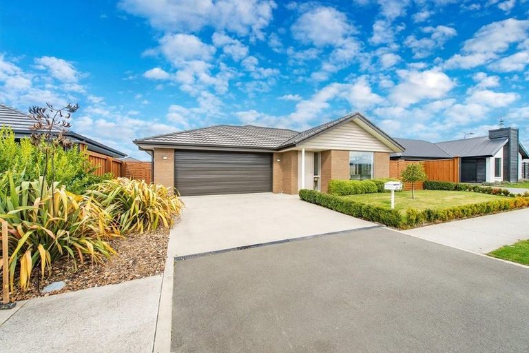 Photo of property in 26 Shillingford Boulevard, Rolleston, 7615