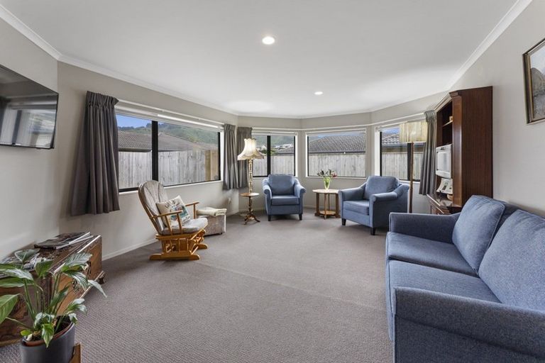 Photo of property in 15 Percy Kinsman Crescent, Riverstone Terraces, Upper Hutt, 5018