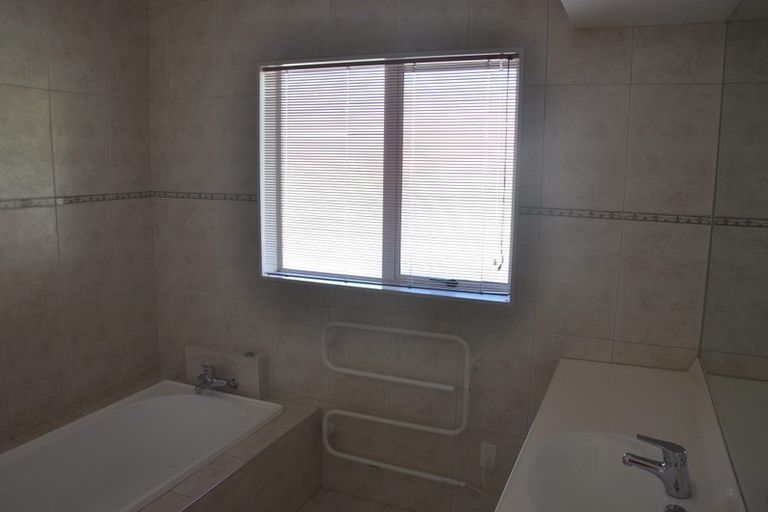 Photo of property in 23 Simon Owen Place, Golflands, Auckland, 2013