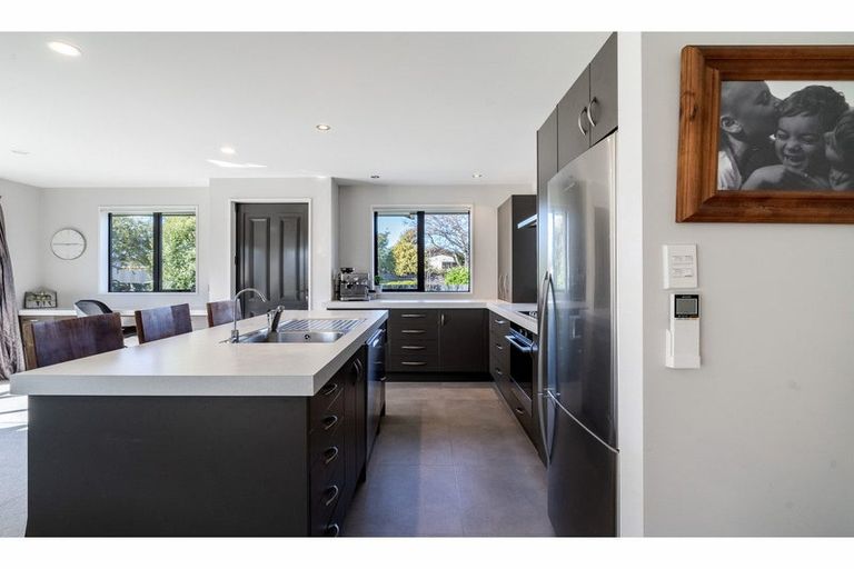 Photo of property in 37 Vogel Place, Waikiwi, Invercargill, 9810