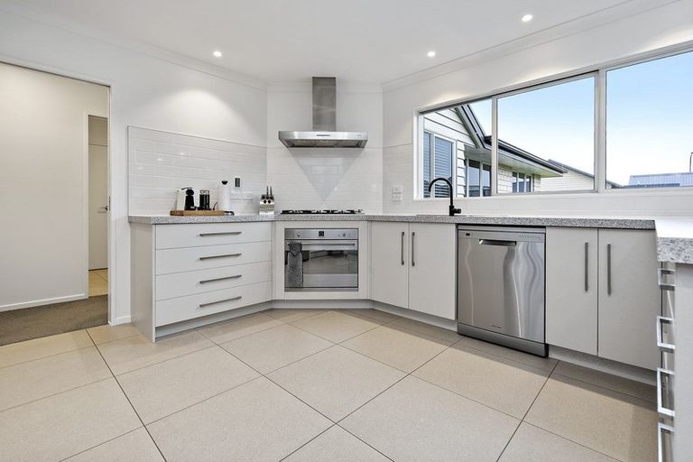 Photo of property in 13 Twin Willow Close, Cambridge, 3434