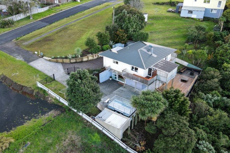 Photo of property in 2 Point Street, Raglan, 3225