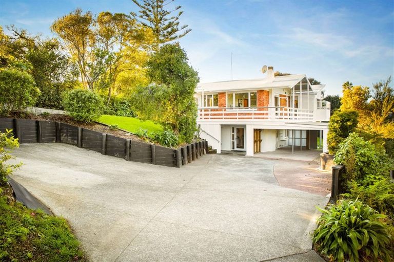 Photo of property in 122 Matipo Road, Te Atatu Peninsula, Auckland, 0610