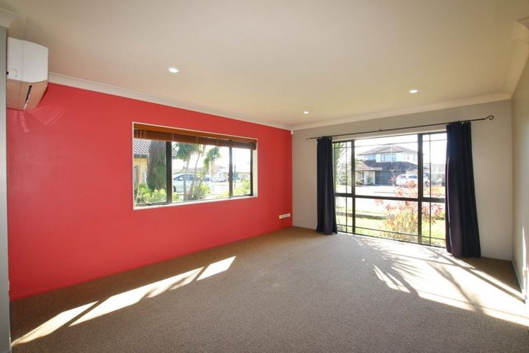 Photo of property in 174 Wattle Farm Road, Wattle Downs, Auckland, 2103