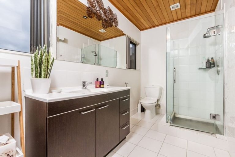 Photo of property in 26 Churchill Road, Murrays Bay, Auckland, 0630