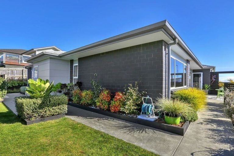 Photo of property in 146 Endeavour Drive, Whitby, Porirua, 5024