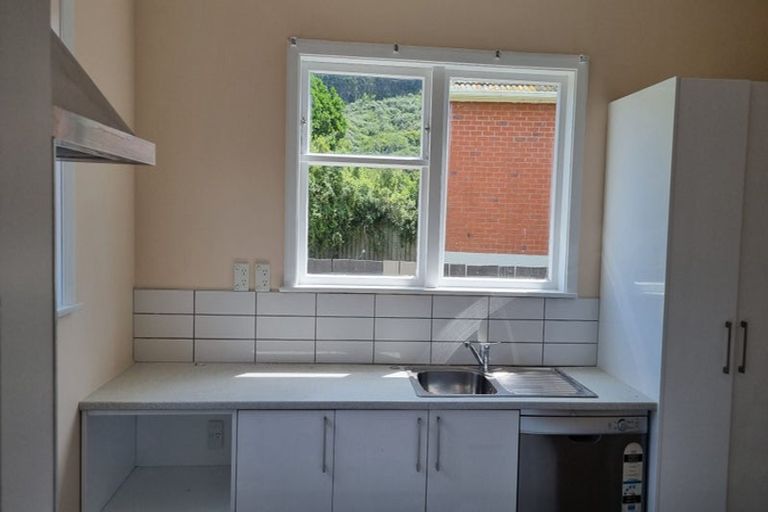 Photo of property in 28 Davidson Crescent, Tawa, Wellington, 5028