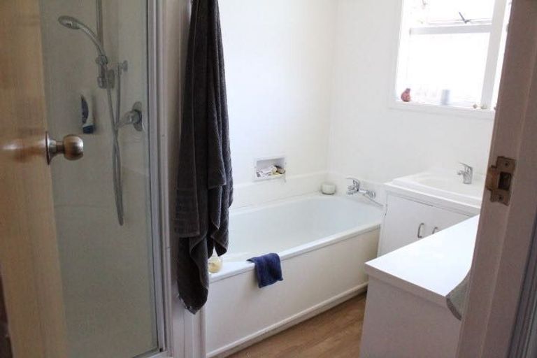 Photo of property in 17 Priestley Drive, Bucklands Beach, Auckland, 2014