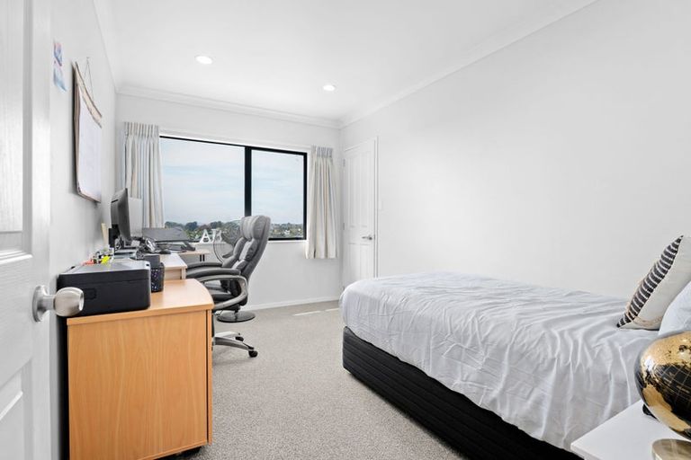 Photo of property in 22 Dorchester Place, Nawton, Hamilton, 3200