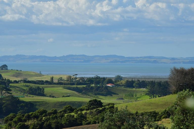 Photo of property in 21 Shine Road, South Head, Helensville, 0874