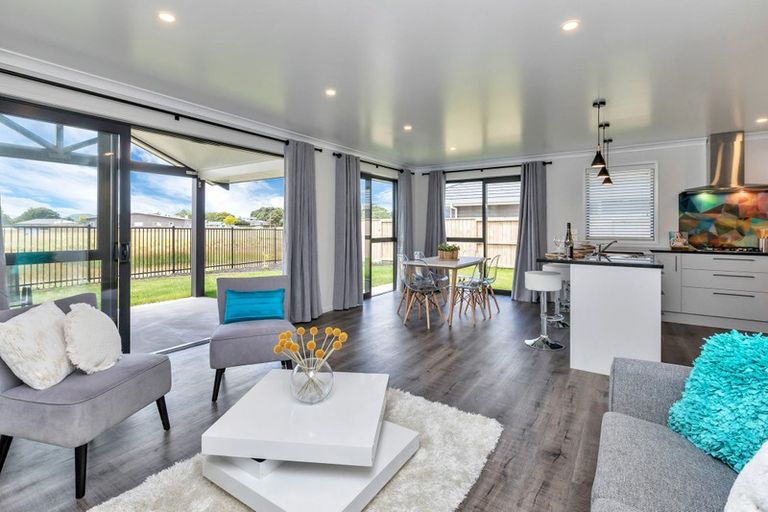 Photo of property in 24 Powhaitere Road, One Tree Point, 0118