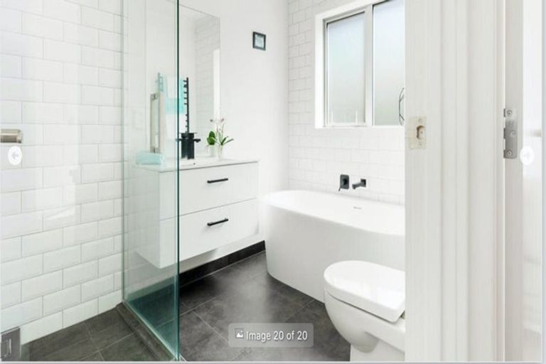 Photo of property in 2/19 Limmer Place, Browns Bay, Auckland, 0632