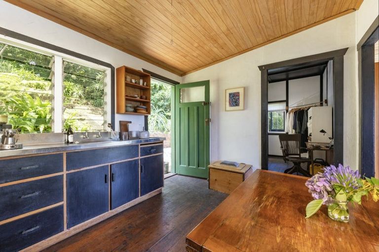 Photo of property in 58 Seaview Road, Piha, 0772