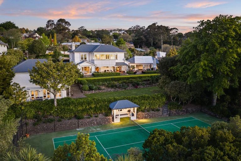 Photo of property in 17 Heaton Rhodes Place, Cashmere, Christchurch, 8022