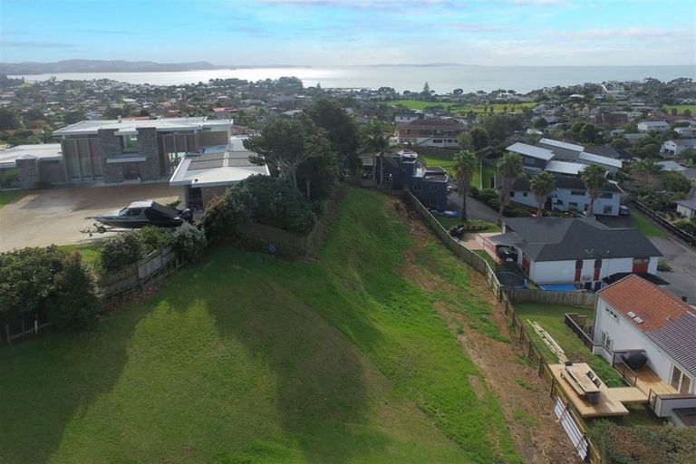 Photo of property in 180b Whangaparaoa Road, Red Beach, 0932