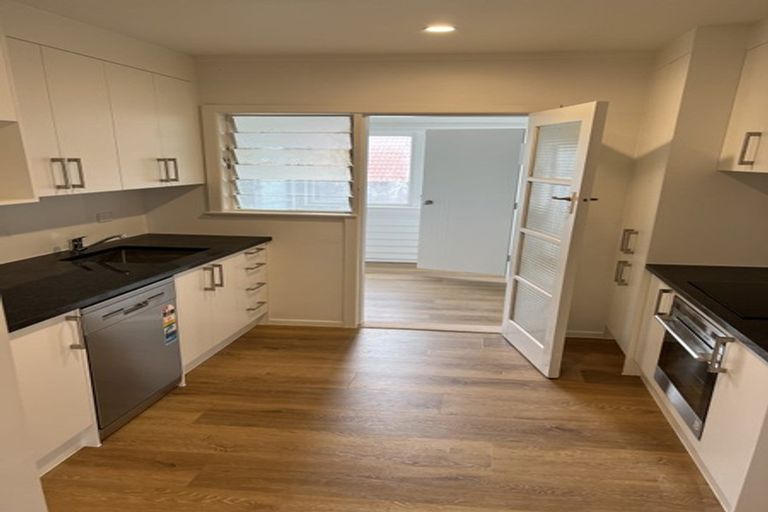 Photo of property in 6 Brighton Terrace, Murrays Bay, Auckland, 0630