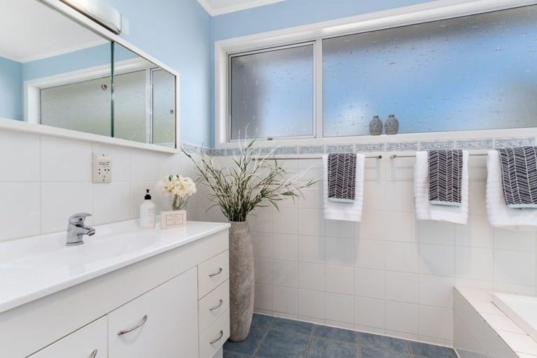 Photo of property in 43 Stapleford Crescent, Browns Bay, Auckland, 0630