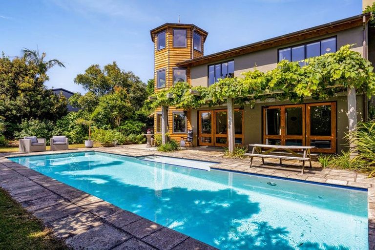 Photo of property in 7-9 Mace Terrace, Oakura, 4314