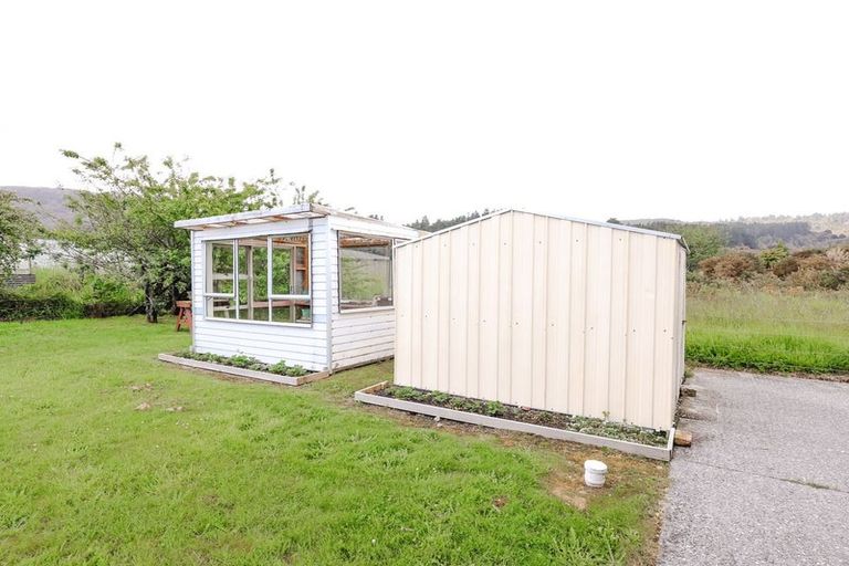 Photo of property in 16 Omapere Street, Dobson, Greymouth, 7805