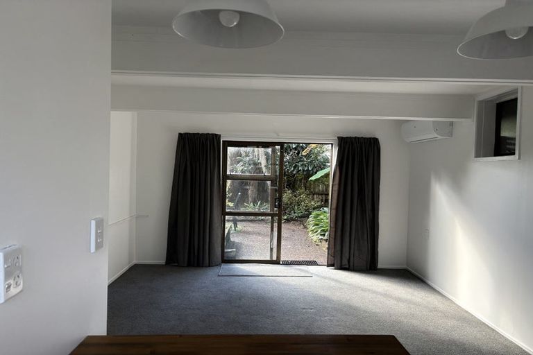 Photo of property in 313 Glengarry Road, Glen Eden, Auckland, 0602