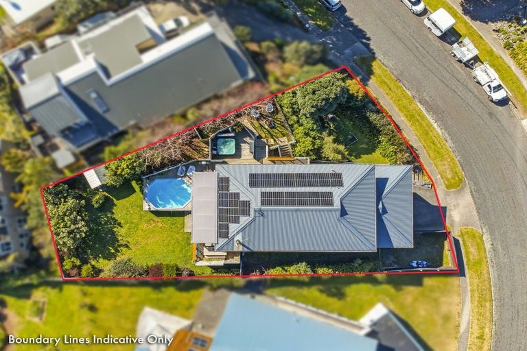 Photo of property in 42 Hicks Crescent, Waikanae Beach, Waikanae, 5036