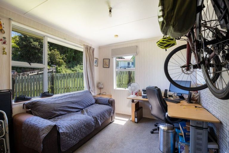 Photo of property in 15 Tahurangi Place, Spotswood, New Plymouth, 4310