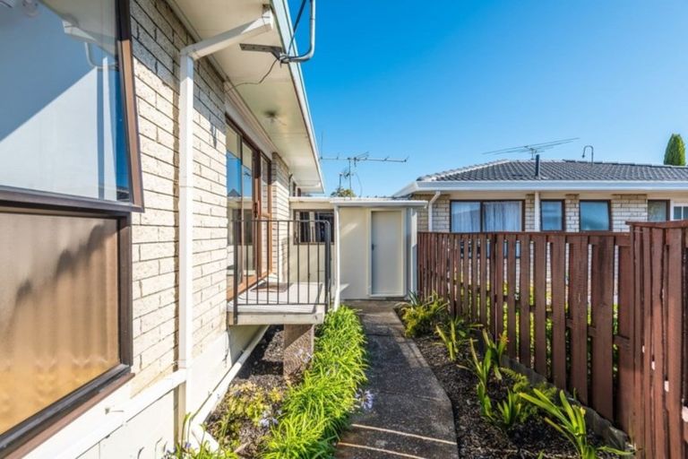 Photo of property in 2/2 Cairngorm Place, Highland Park, Auckland, 2010