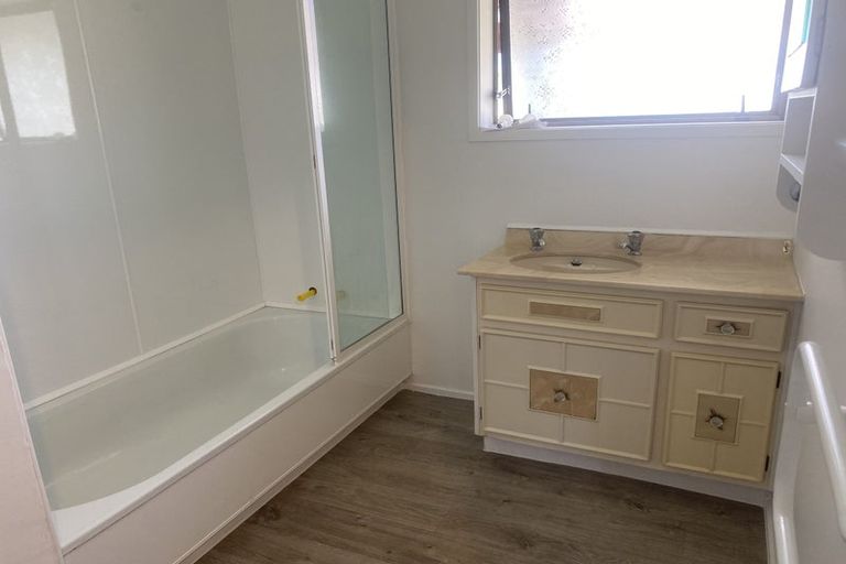 Photo of property in 1/25 Lincoln Road, Henderson, Auckland, 0610