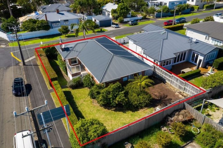 Photo of property in 28 Richmond Avenue, Northcote Point, Auckland, 0627