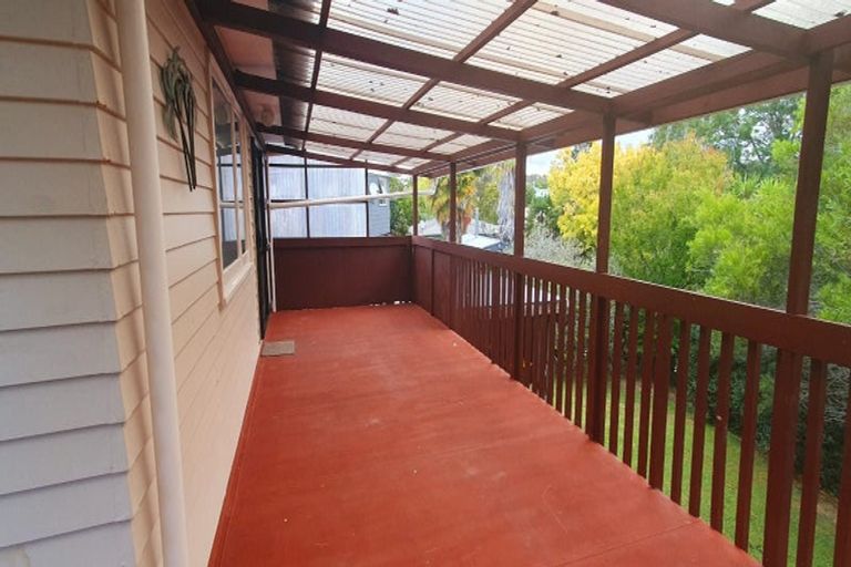 Photo of property in 13 Vina Place, Massey, Auckland, 0614