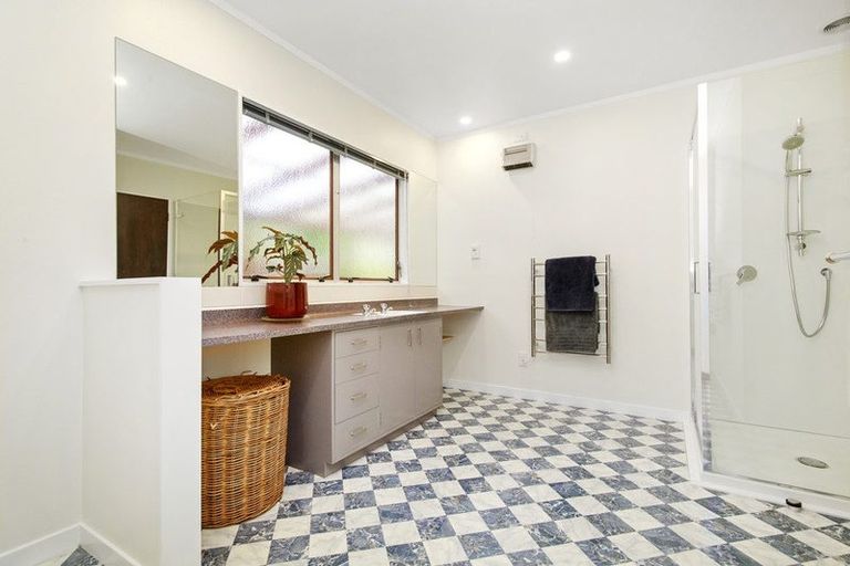 Photo of property in 24 Westhaven Drive, Tawa, Wellington, 5028