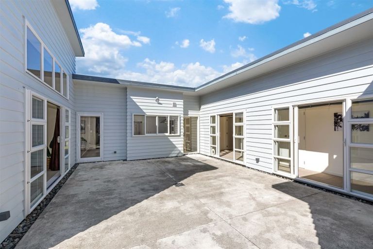 Photo of property in 18 Dusky Crescent, Aotea, Porirua, 5024
