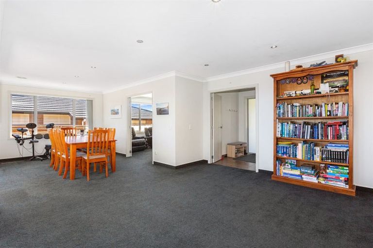 Photo of property in 31 Paparoa Crescent, Aotea, Porirua, 5024