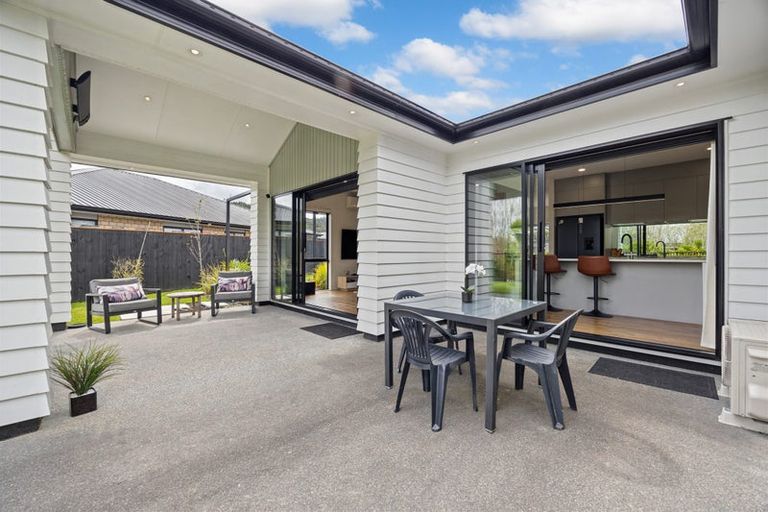 Photo of property in 23 Vogwill Road, Kumeu, 0810