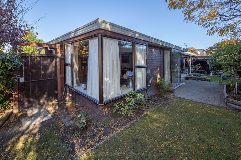 Photo of property in 2/9a Kingham Place, Avonhead, Christchurch, 8042