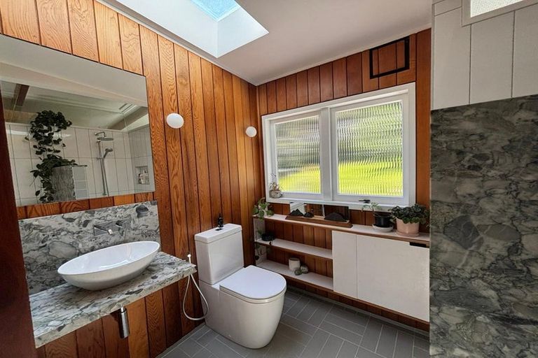 Photo of property in 274 Scenic Drive, Titirangi, Auckland, 0604