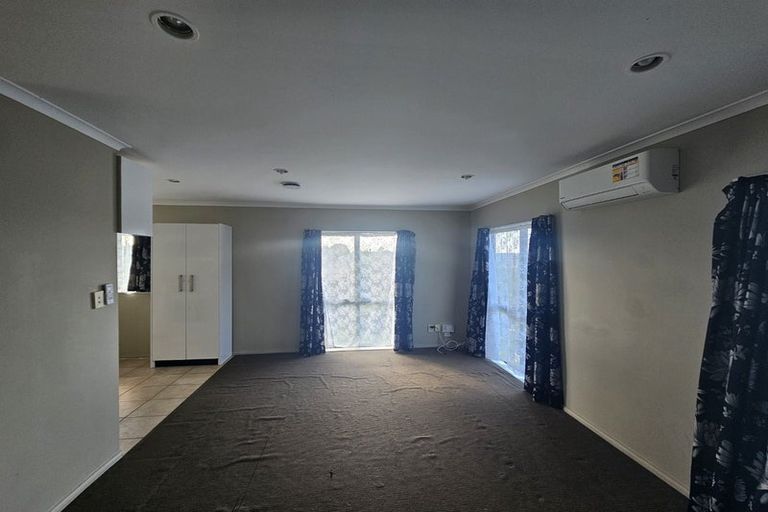 Photo of property in 86 Reeves Road, Pakuranga Heights, Auckland, 2010