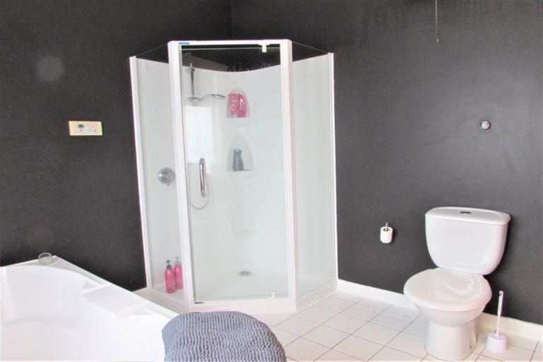 Photo of property in 5 Vincent Street, Waterloo, Lower Hutt, 5011