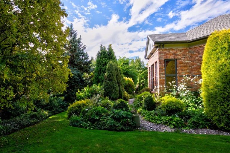 Photo of property in 8 Rutherford Road, Lake Hayes, Queenstown, 9371