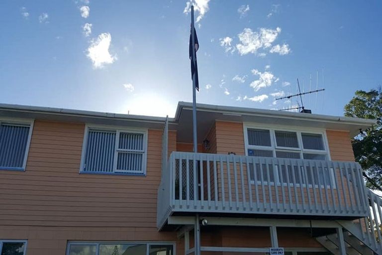 Photo of property in 1/212 Sunnynook Road, Totara Vale, Auckland, 0627