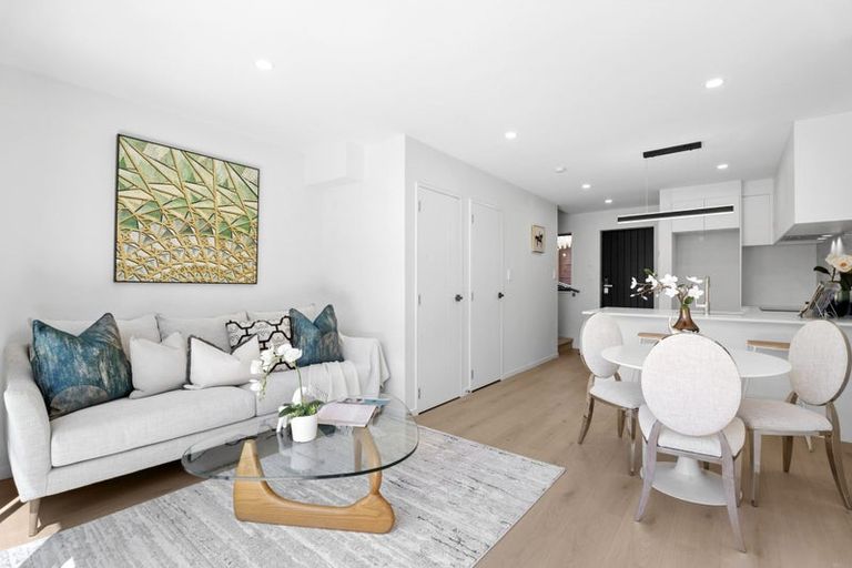 Photo of property in 6/11 Stottholm Road, Titirangi, Auckland, 0604