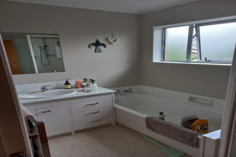 Photo of property in 22 Bluegum Road, Paraparaumu Beach, Paraparaumu, 5032