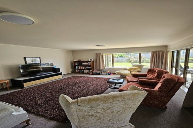 Photo of property in 51 Gandalf Crescent, Paraparaumu, 5032