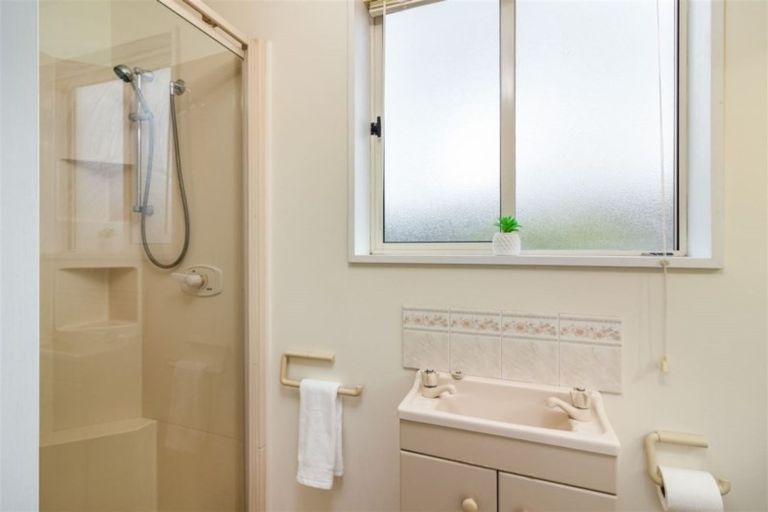 Photo of property in 15a Fieldmoor Place, Parklands, Christchurch, 8083