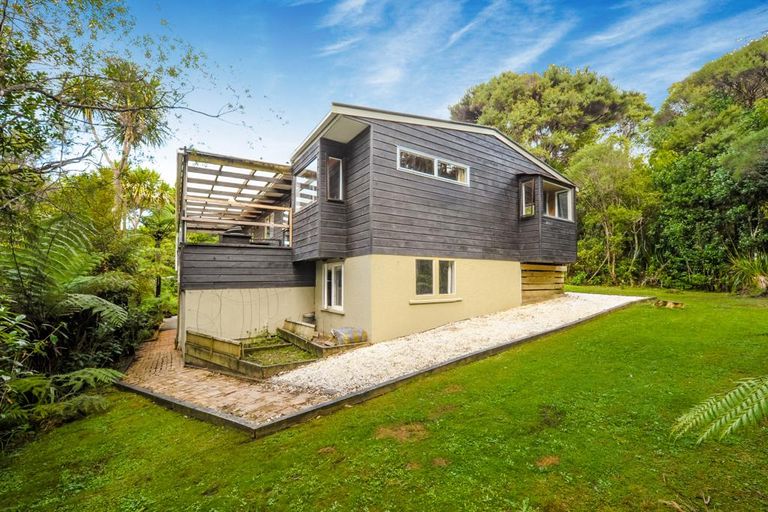 Photo of property in 7 Hayes Road, Henderson Valley, Auckland, 0612