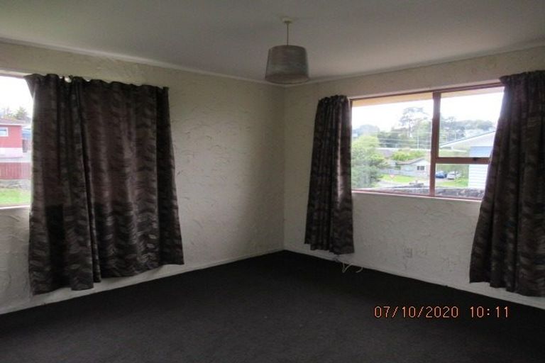Photo of property in 4 Helleur Road, Massey, Auckland, 0614