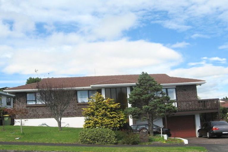 Photo of property in 14 Gwenand Place, Botany Downs, Auckland, 2010